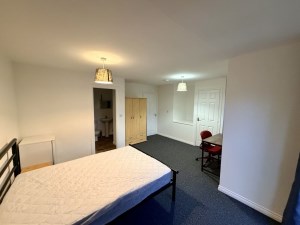 House Share at 14 Lakeview Way Hampton