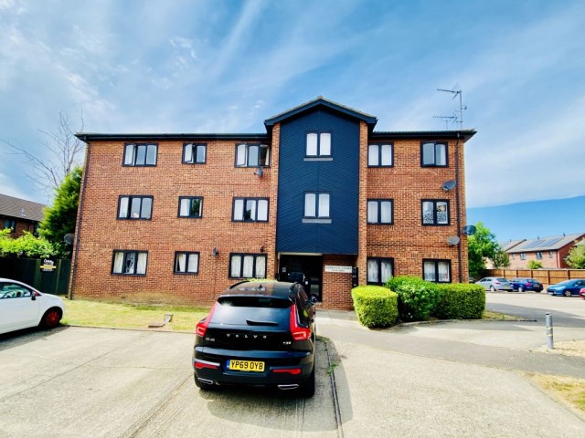 Flats and Houses at 73 Hadrians Court Fletton